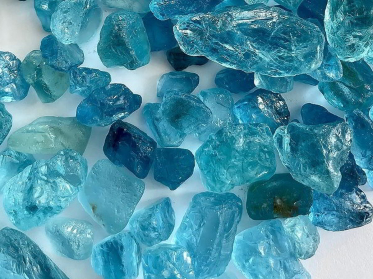 Đá Aquamarine (ngọc biển) để bàn làm việc tuổi Nhâm Tuất Đá Aquamarine (ngọc biển) để bàn làm việc tuổi Nhâm Tuất