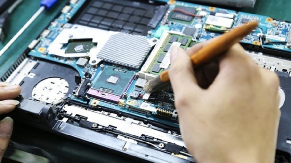 Nên tiến hành vệ sinh laptop định kỳ