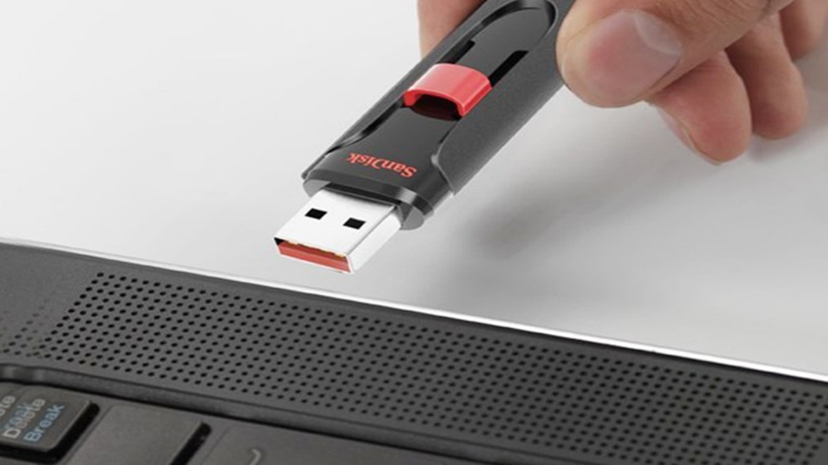 Để giải quyết tình trạng ổ C bị đầy, bạn có thể lựa chọn sử dụng USB, thẻ nhớ hoặc ổ cứng ngoài để lưu trữ dữ liệu