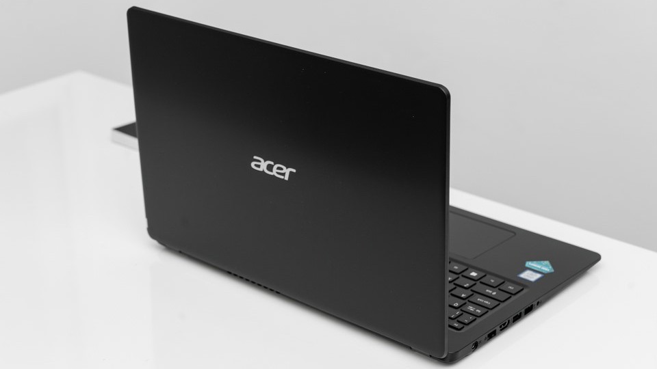 Acer Aspire 3, laptop gọn nhẹ cho sinh viên y khoa và nhân viên văn phòng.