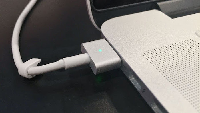 Kiểm tra pin và số lần sạc MacBook cũ trên About This Mac