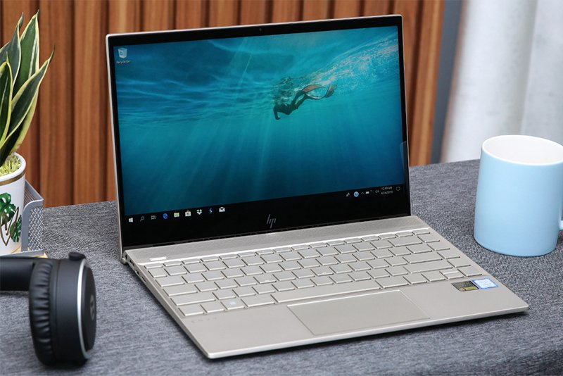 Laptop HP Envy 13 mỏng nhẹ, cấu hình mạnh mẽ, bảo mật vân tay, bàn phím đèn nền.