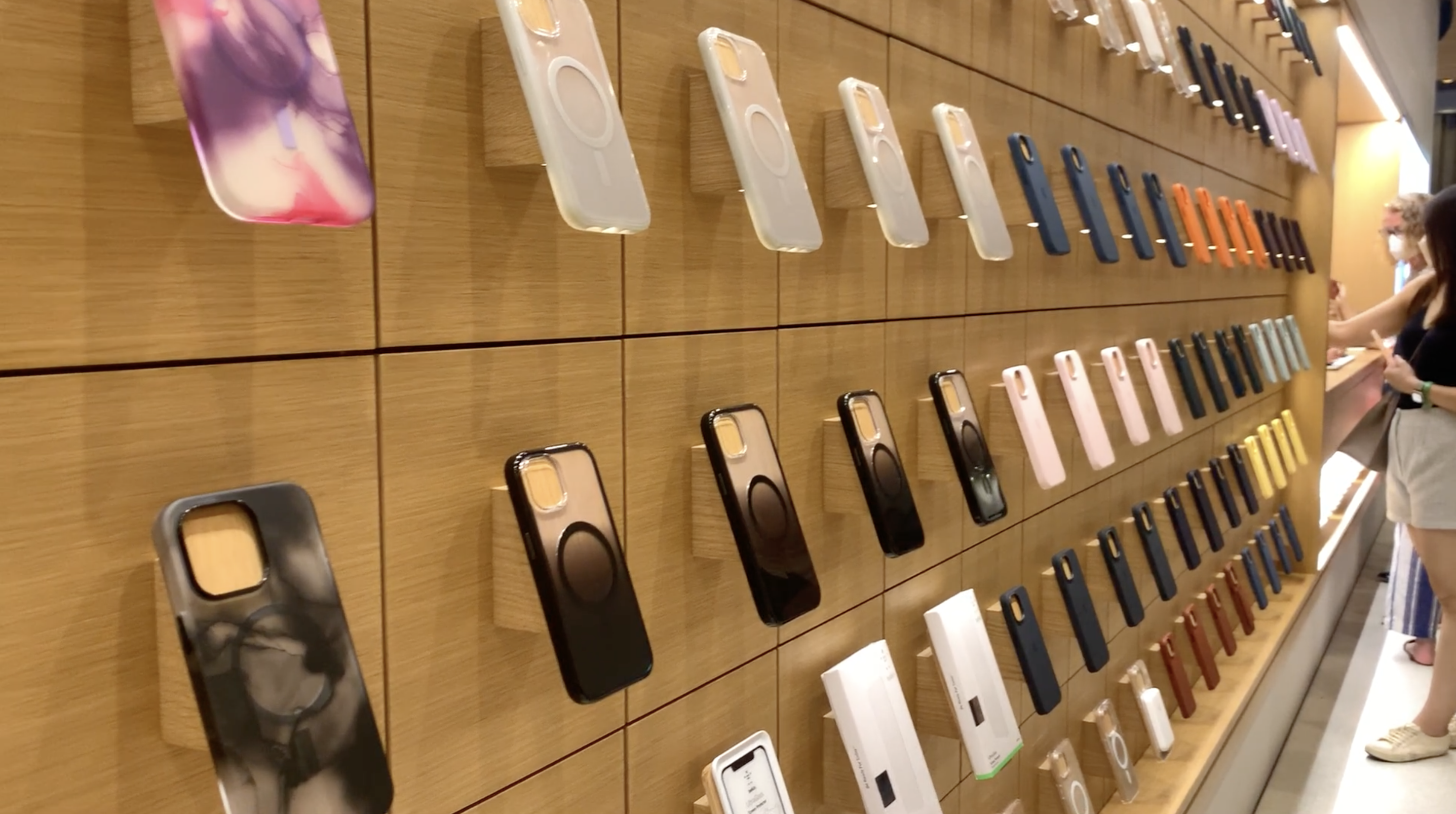 Ốp lưng cho các đời iPhone cũng cực kỳ đa dạng