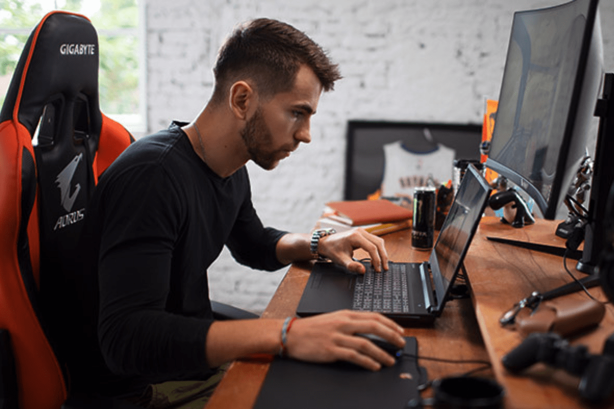 gigabyte-g7-gaming-laptop-thinkpro-1