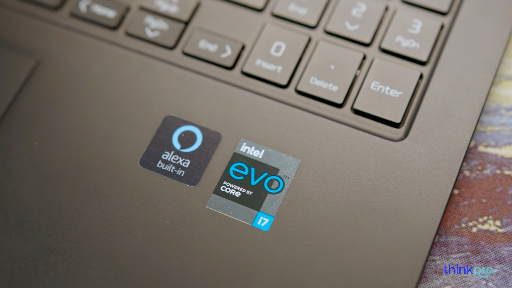 LG Gram 16 2-in-1 2022 với chip Intel Core i7-1260P, 16GB RAM LPDDR5, SSD NVMe.