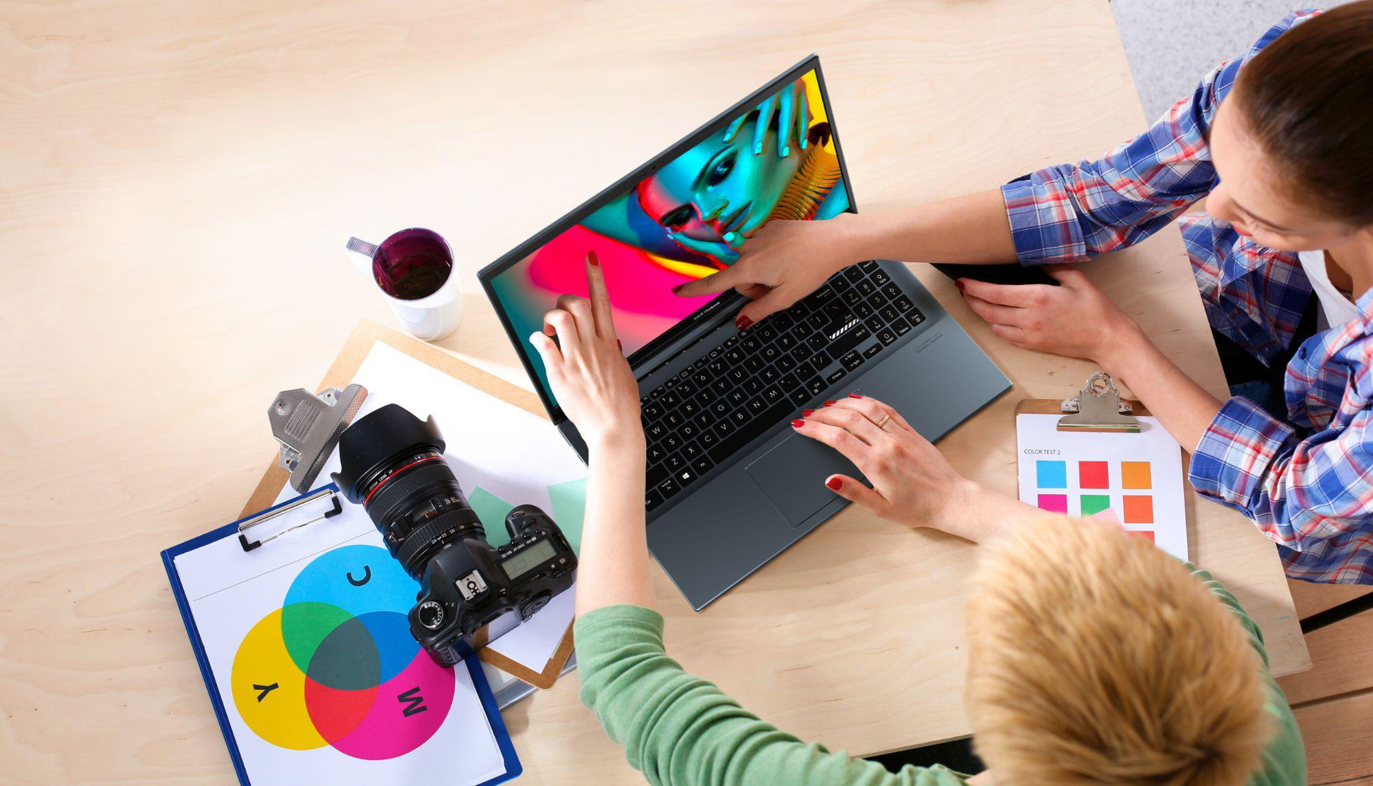 Laptop thiết kế có RAM và SSD có thể nâng cấp.