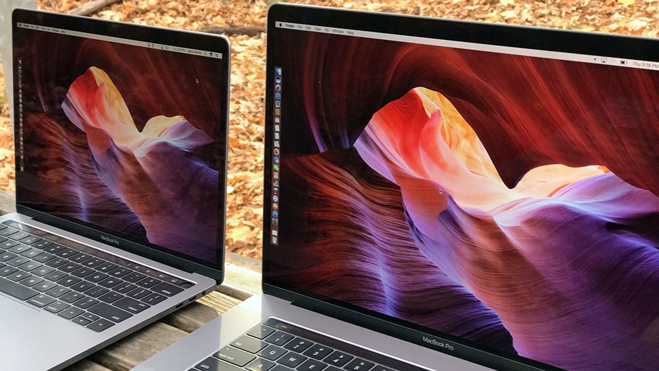 MacBook 16 inch và 13 inch: So sánh pin, loa và micro
