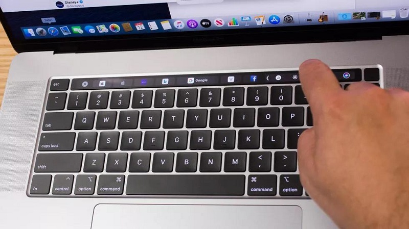 MacBook cũ kiểm tra bàn phím và TouchPad