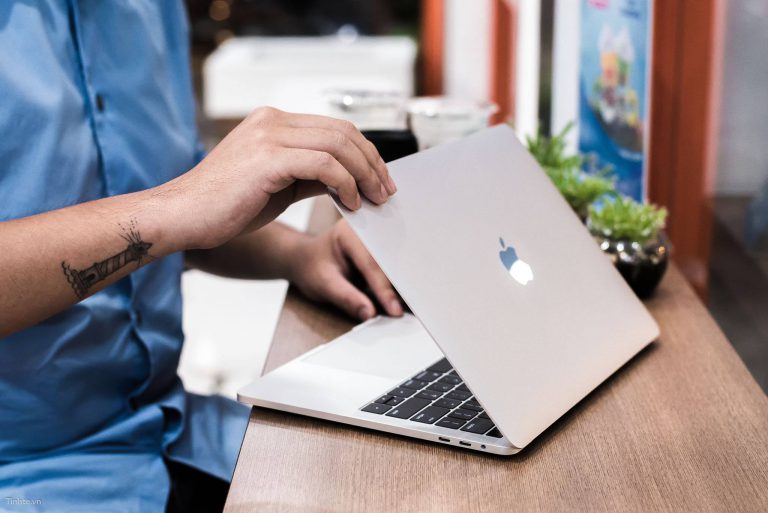 MacBook mới, chất lượng cao, bền bỉ, phù hợp cho người yêu công nghệ.