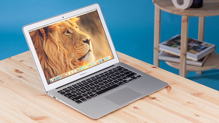 MacBook chạy Apple Hardware Test để kiểm tra phần cứng và nhiệt độ.