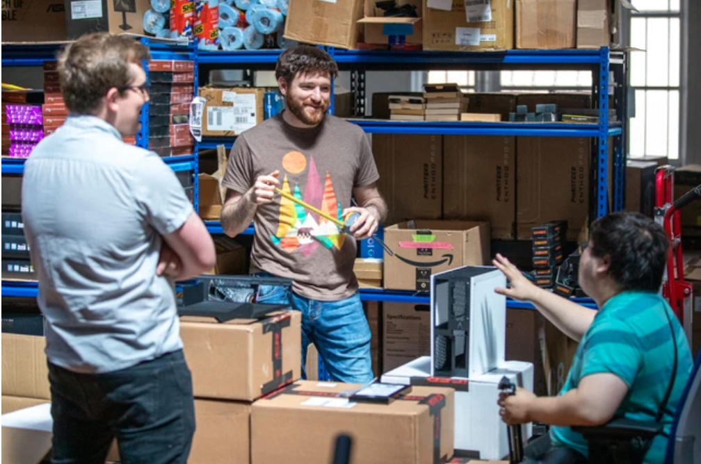 hang-rap-pc-phai-dong-cua