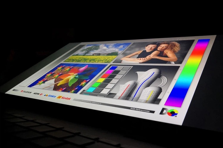 laptop-man-hinh-gap-HP