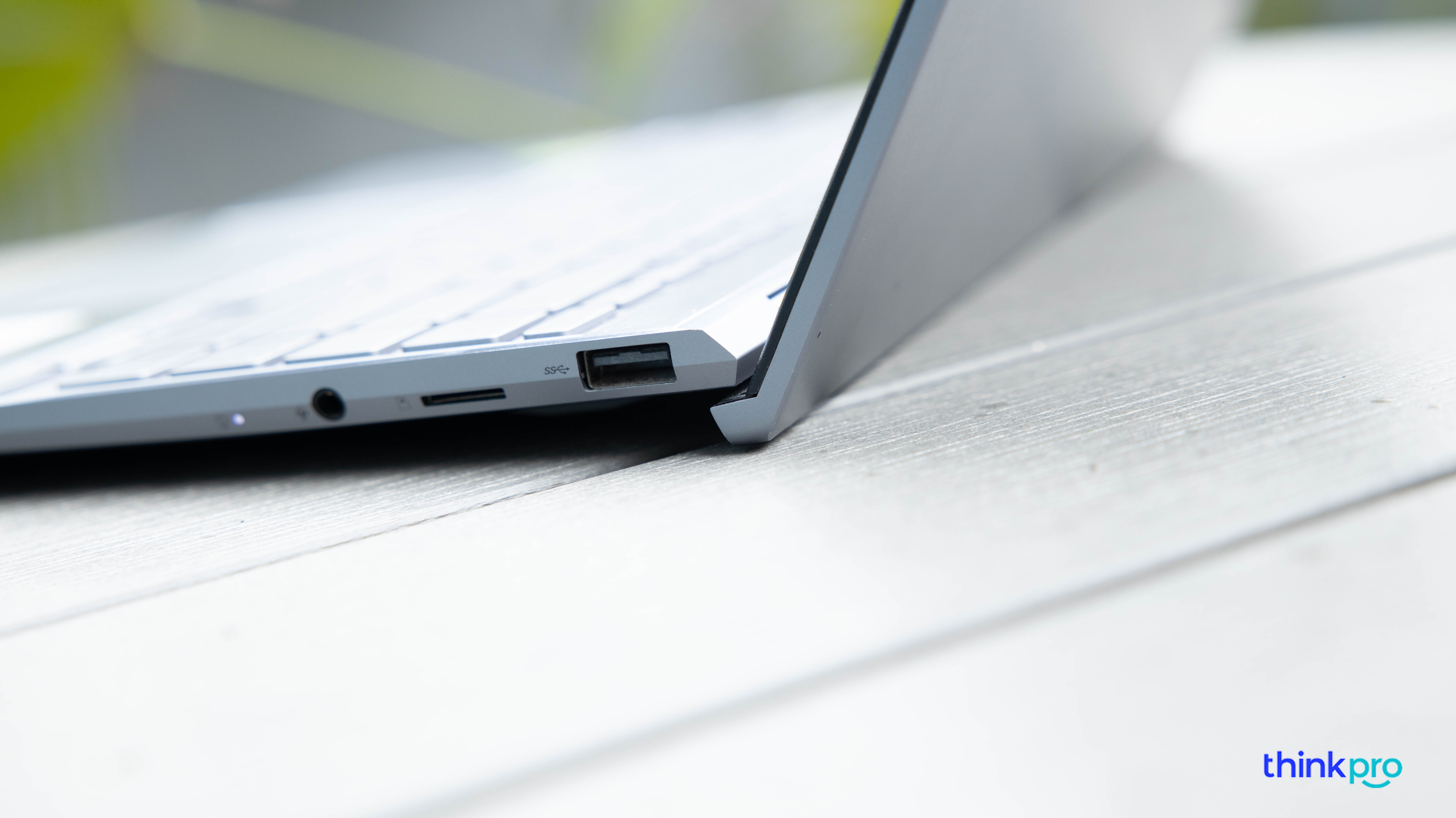 Cổng kết nối Asus ZenBook Q408UG