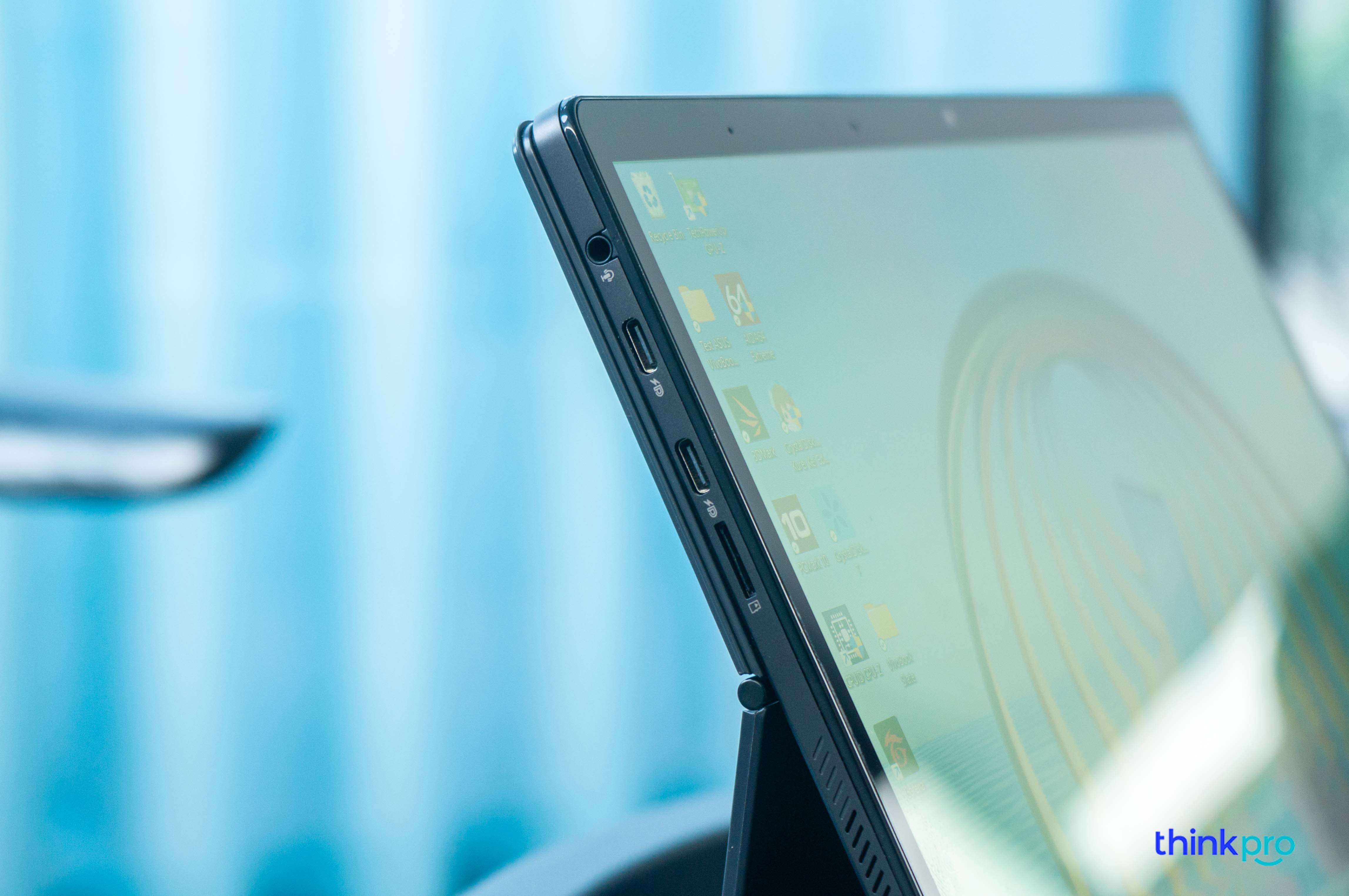 Asus Vivobook Slate 13 OLED trang bị đầy đủ cổng kết nối