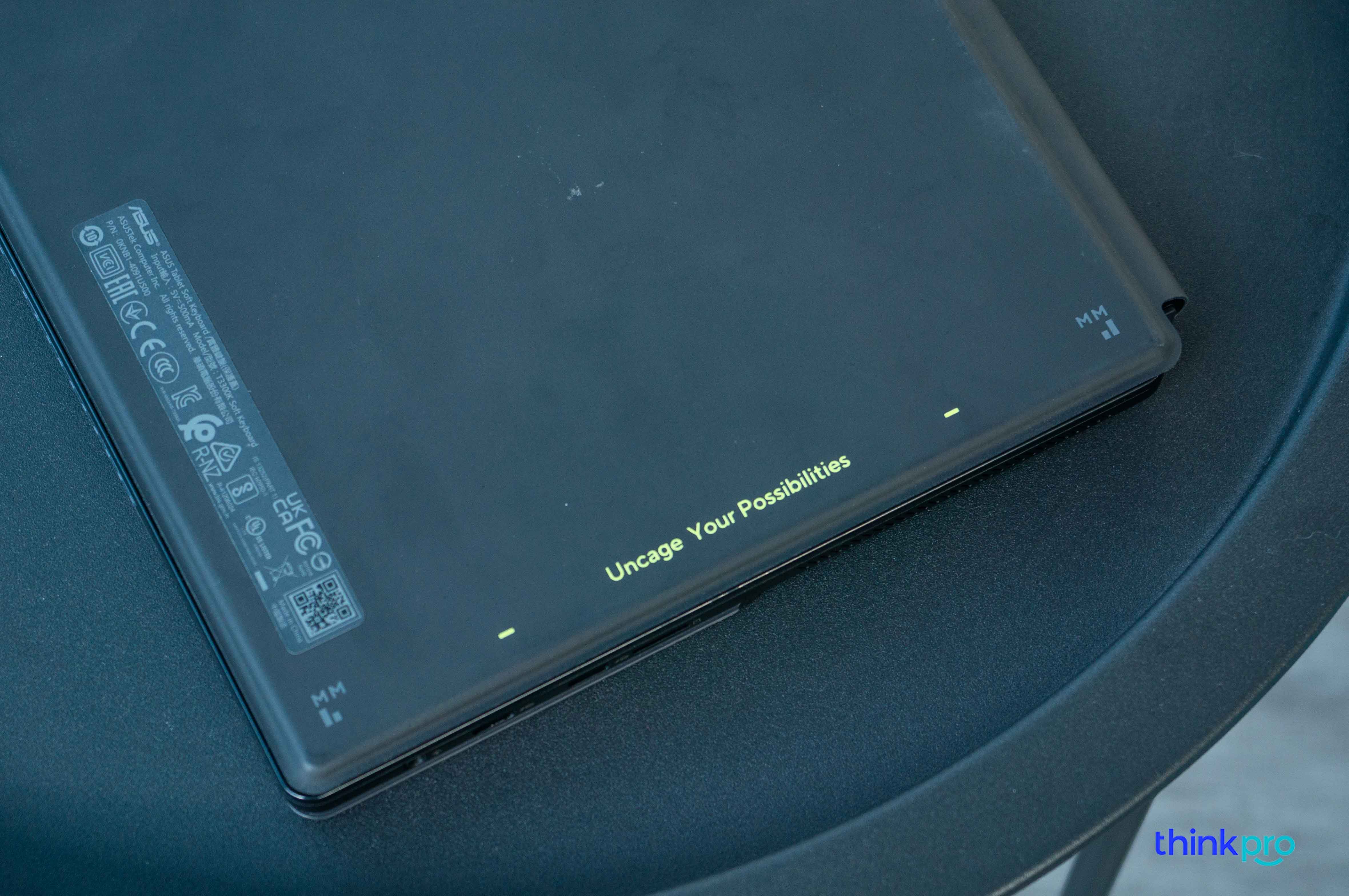 Asus Vivobook Slate 13 OLED có màu sắc cá tính