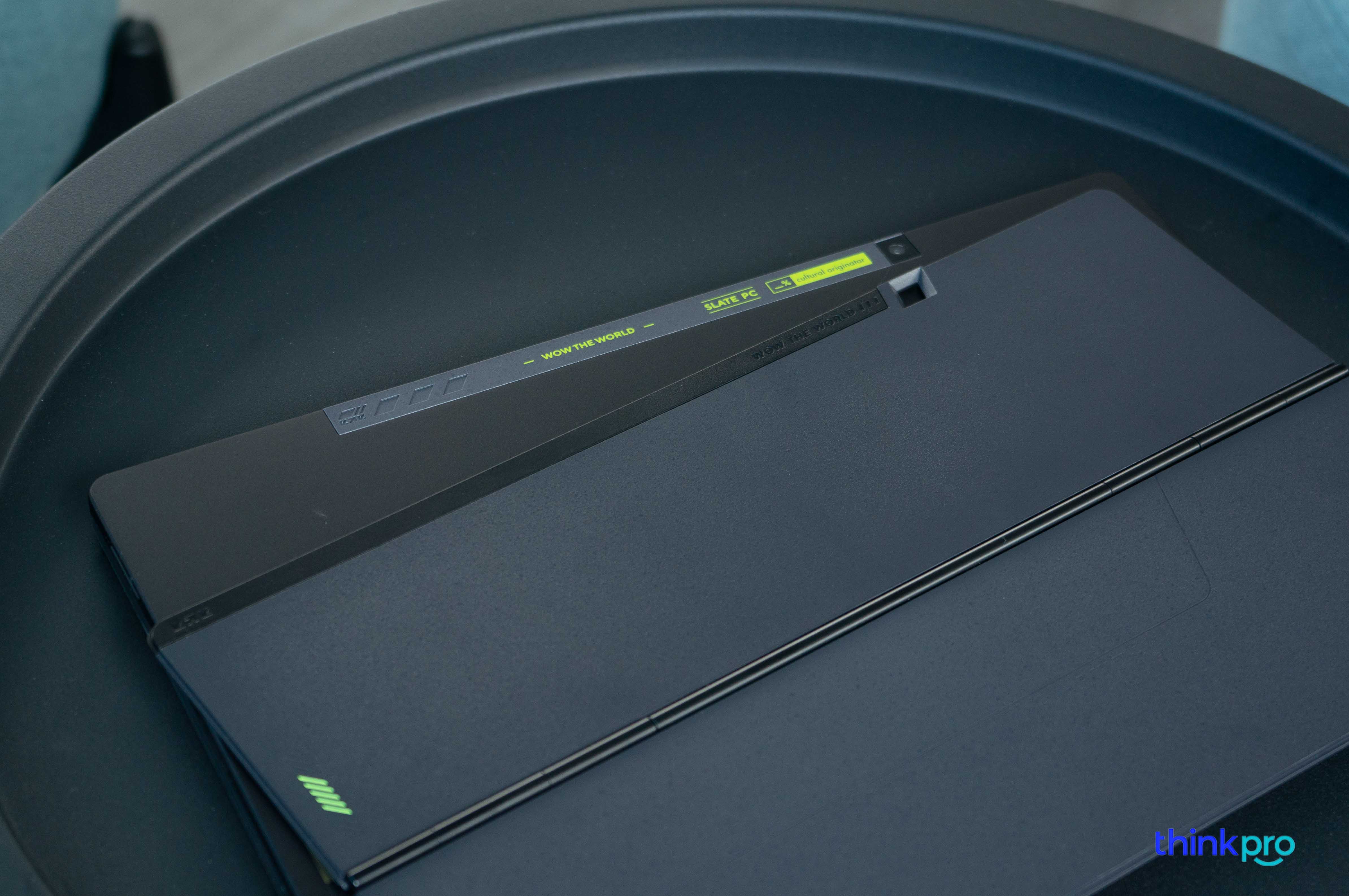 Thân máy mỏng nhẹ dễ tháo lắp