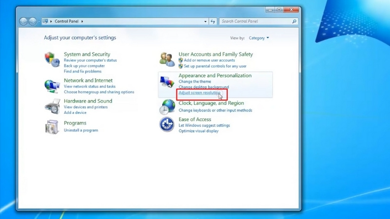 Chọn Adjust screen resolution