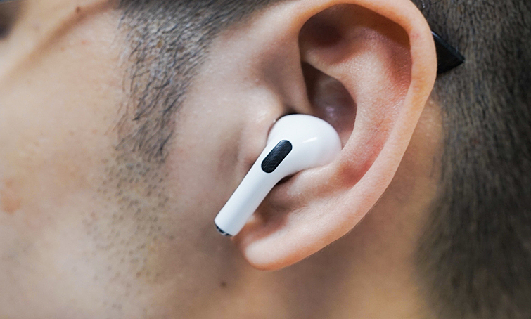 Apple bị kiện vì AirPods làm thủng màng nhĩ trẻ 