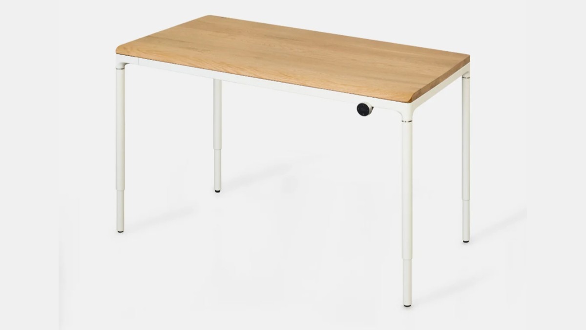 Chân bàn hình tròn đường kính 4cm, tạo sự ổn định cho toàn bộ kết cấu bàn