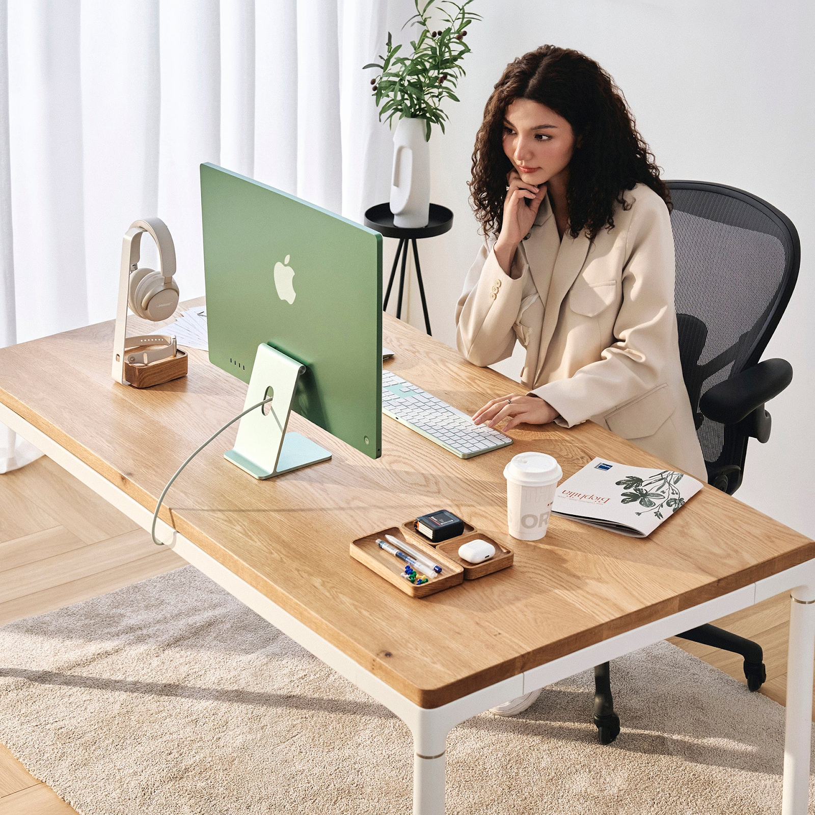 Mặt bàn nâng hạ Elite với kích thước 160x80cm rộng rãi, đa dụng cho nhiều nhu cầu.