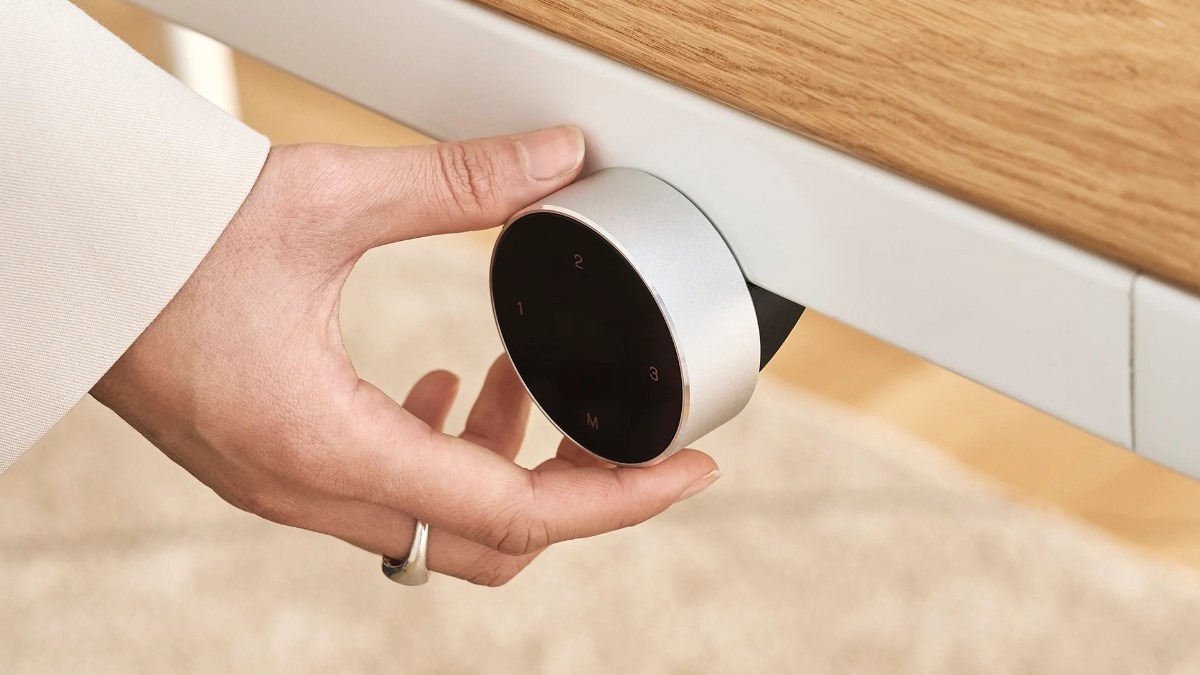 Bàn nâng hạ Elite sử dụng bộ điều khiển màn hình OLED, kiểu núm vặn xoay/chạm