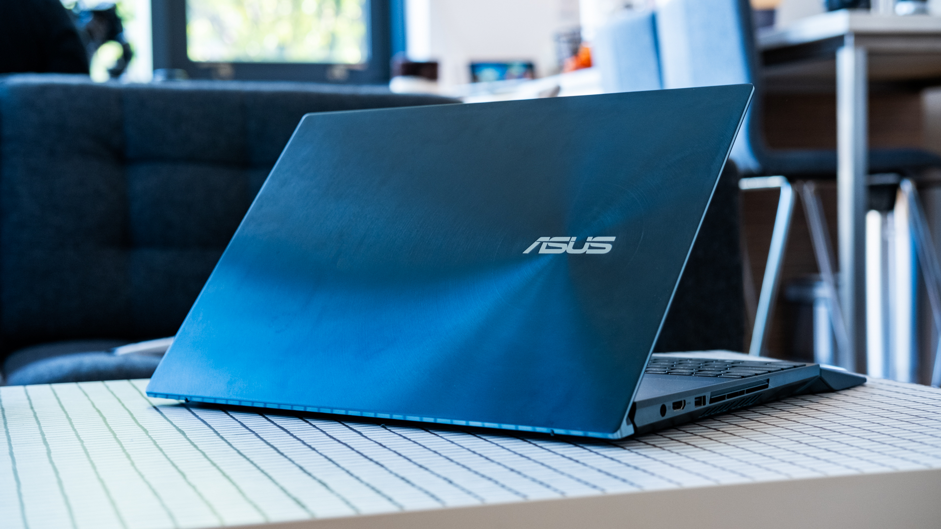 Laptop Asus của nước nào? Các dòng laptop Asus bán chạy nhất