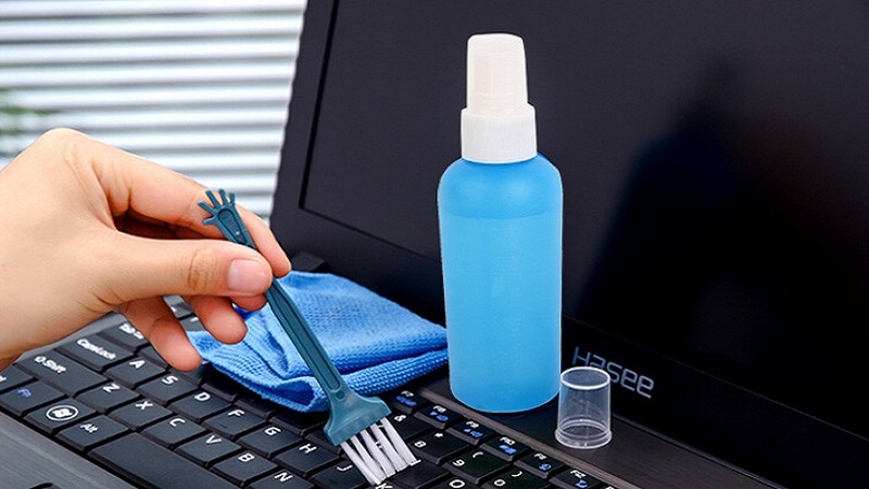 Vệ sinh máy tính sạch sẽ cả trong và ngoài cũng là một cách tăng tuổi thọ cho máy 