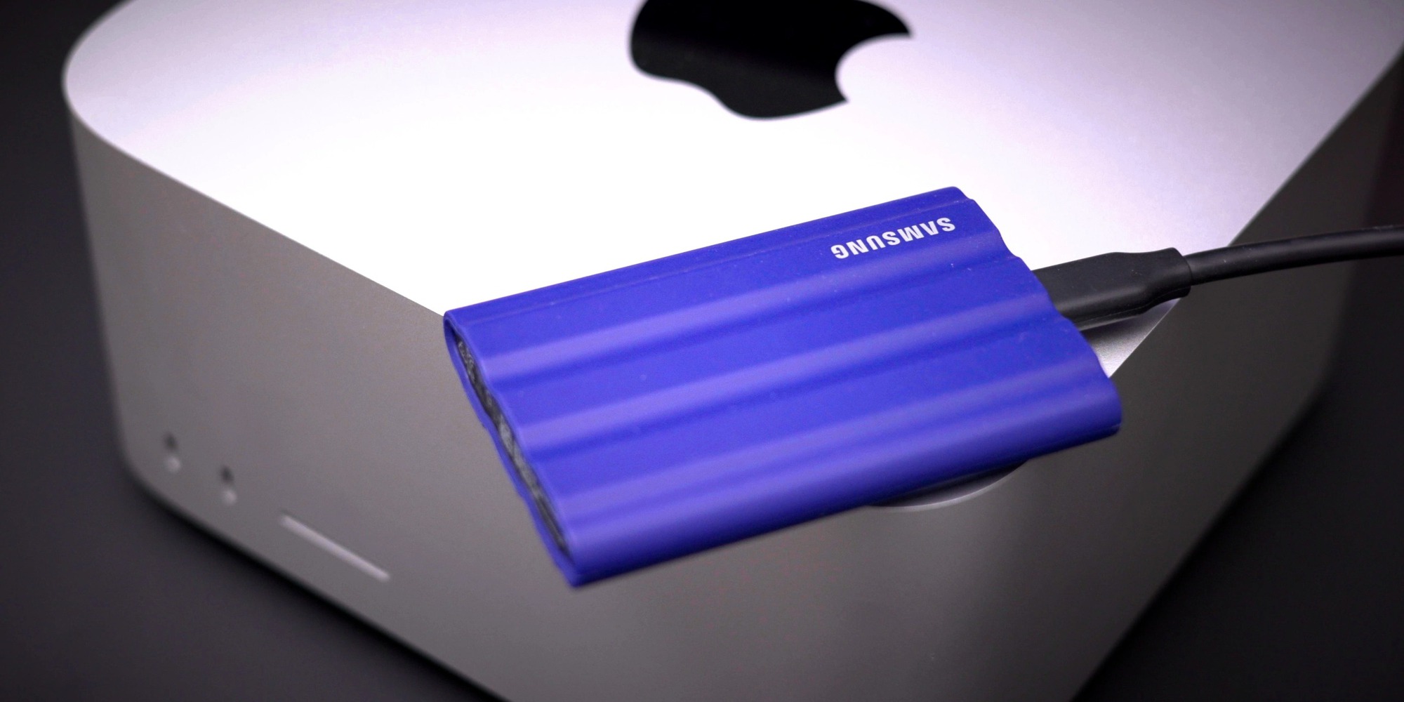 SSD di động Samsung T7 Shield màu đen