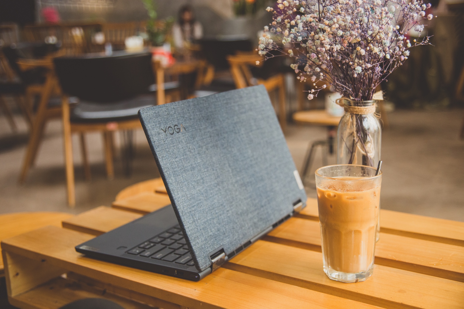 top-ultrabook-chinh-hang-dang-mua-dau-2022